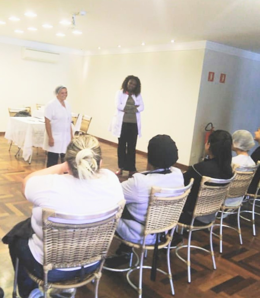 Treinamento de Higiene na Manipulação e na fabricação dos Alimentos para os funcionários do Serviço de Alimentação do Grand Hotel Guarujá.