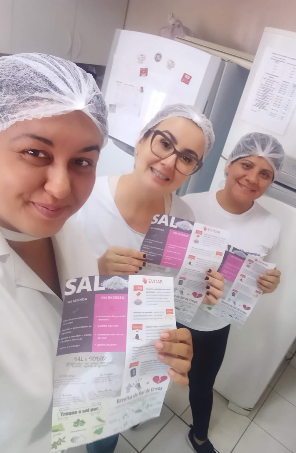 Reciclagem com as funcionárias do Serviço de Alimentação do Colégio Univérsitas, falando sobre a importância do Sal e a responsabilidade na Alimentação escolar.